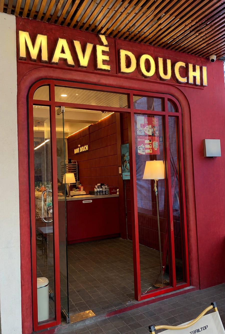 Mave Douchi Outlet Storefront